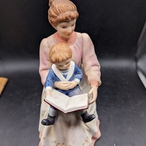 Charming Porcelain Figurine - Mother and Child